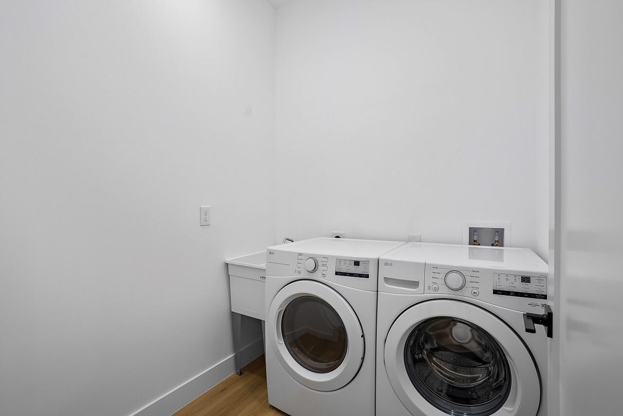 VERO LAKE ESTATES UNIT G - Residential