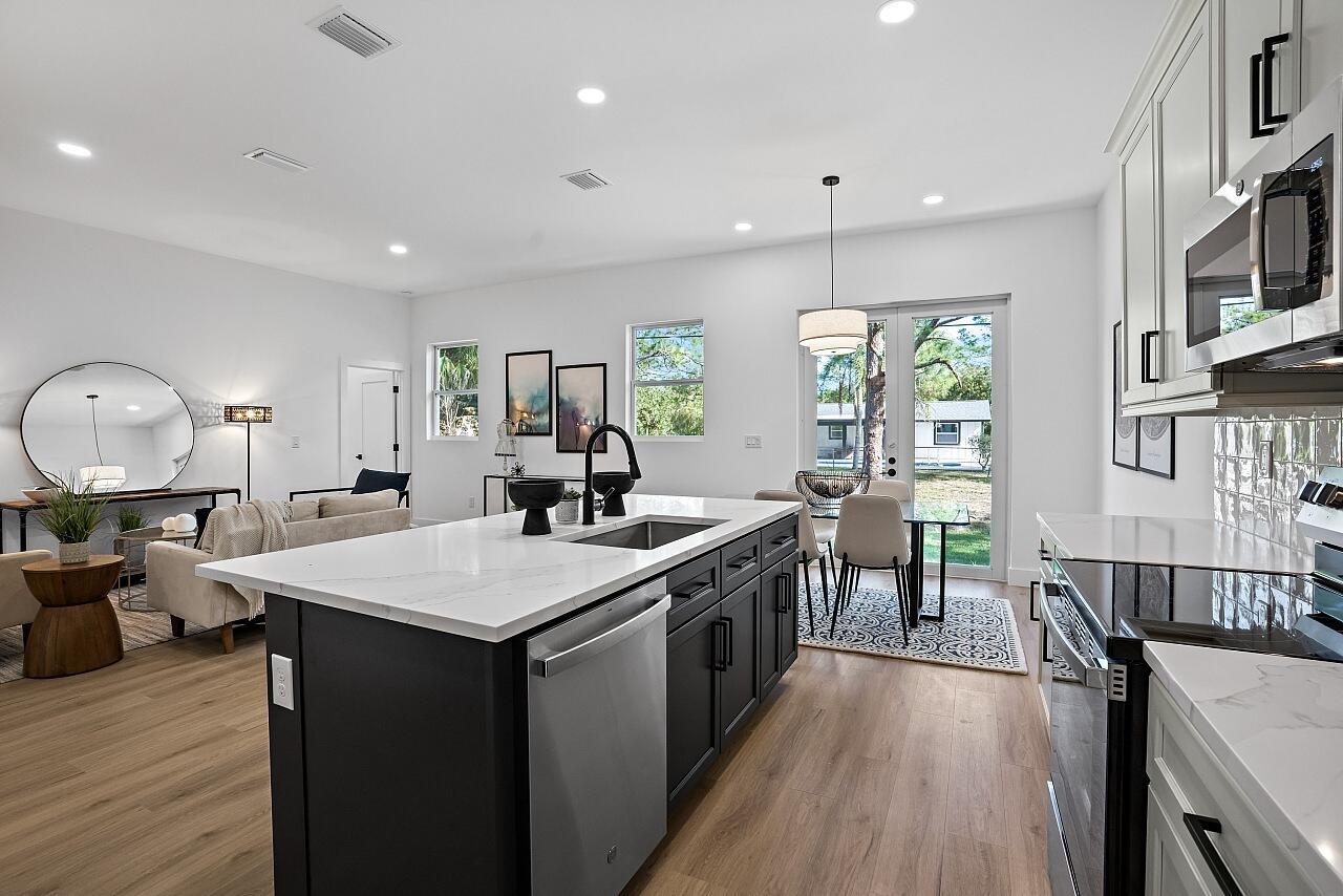 VERO LAKE ESTATES UNIT G - Residential