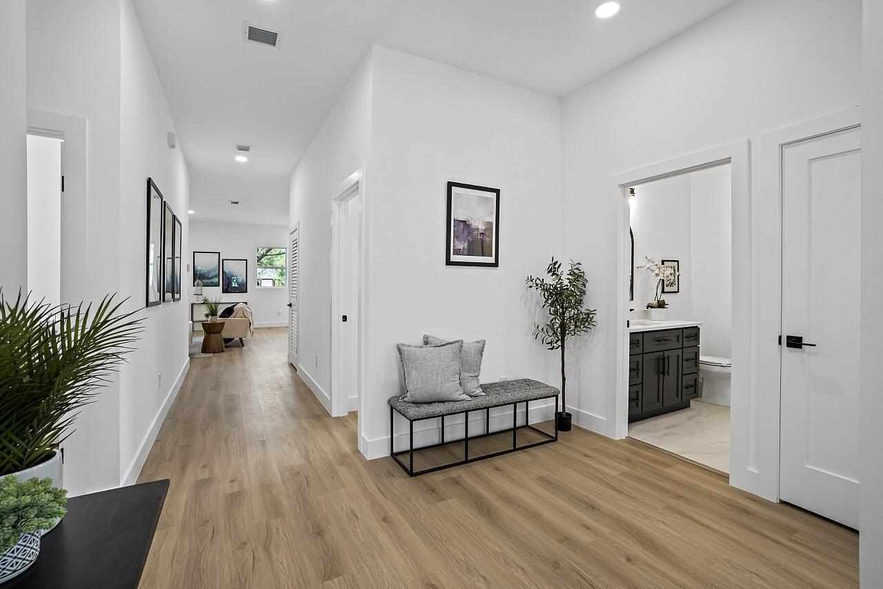 VERO LAKE ESTATES UNIT G - Residential