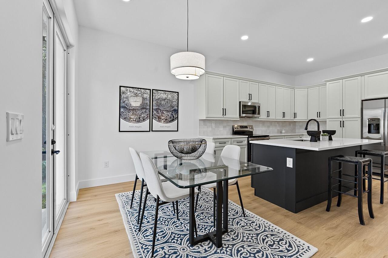 VERO LAKE ESTATES UNIT G - Residential