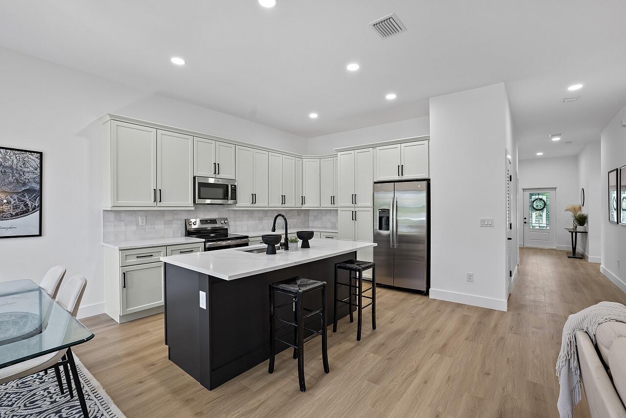 VERO LAKE ESTATES UNIT G - Residential