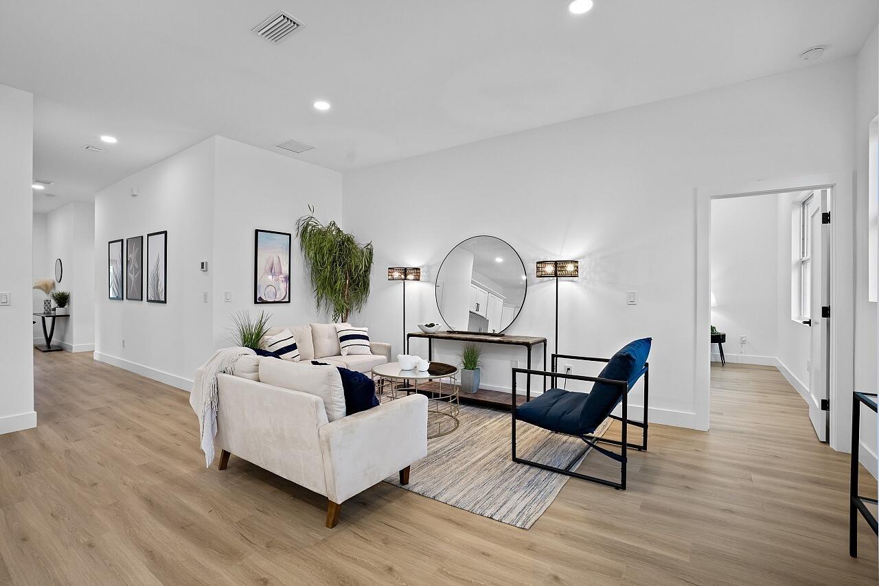 VERO LAKE ESTATES UNIT G - Residential