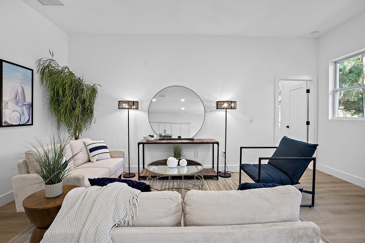 VERO LAKE ESTATES UNIT G - Residential