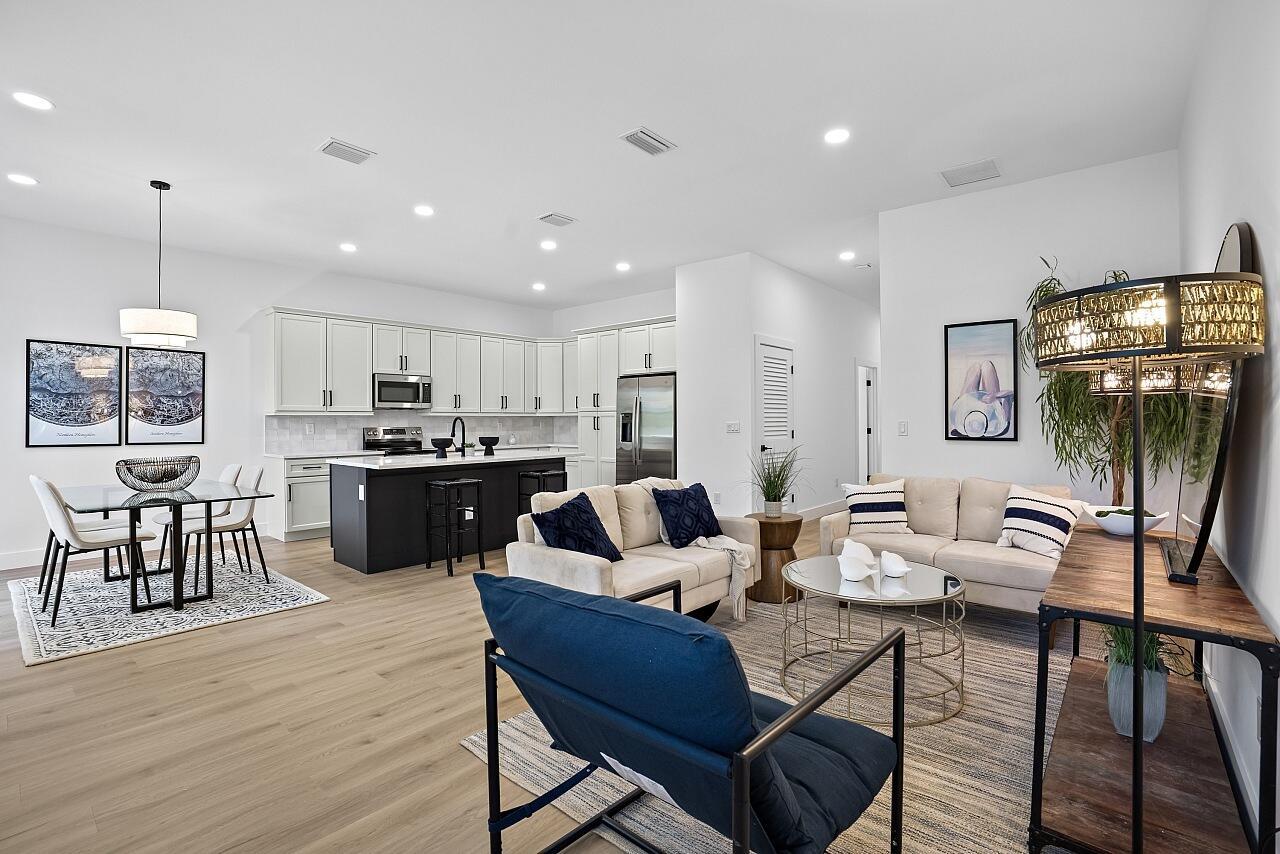 VERO LAKE ESTATES UNIT G - Residential