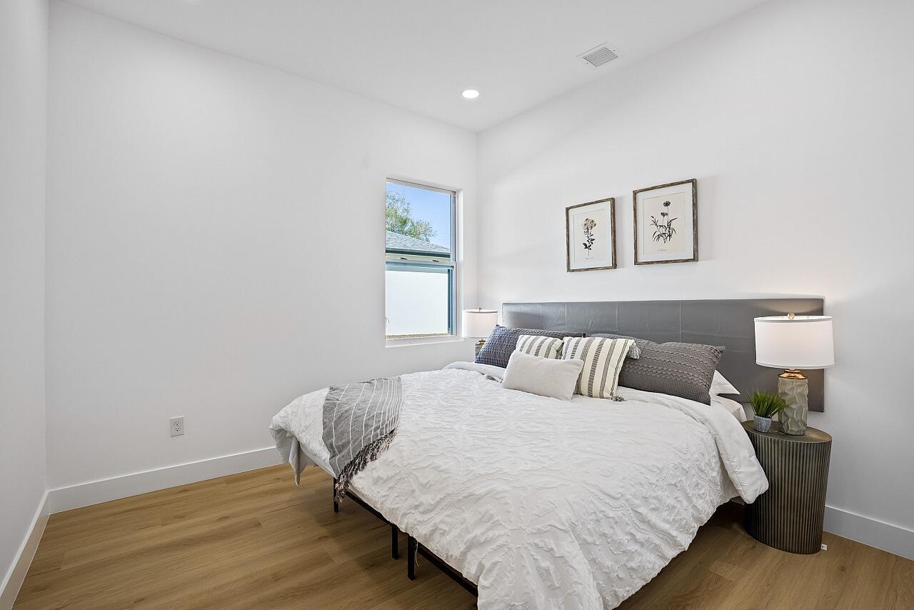 VERO LAKE ESTATES UNIT G - Residential