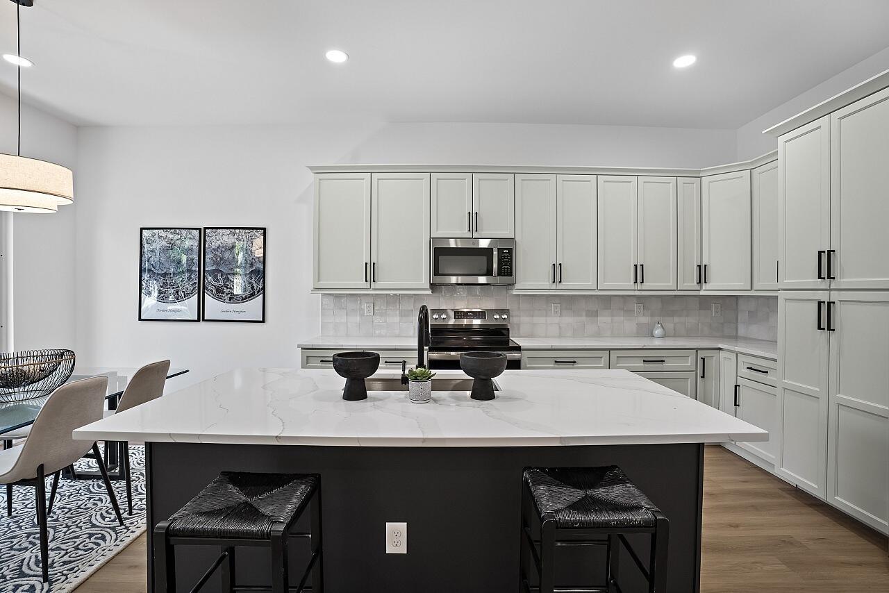 VERO LAKE ESTATES UNIT G - Residential