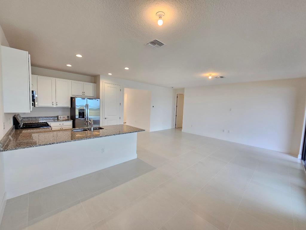 RIVERLAND PARCEL D - PLAT SIX - Residential Lease