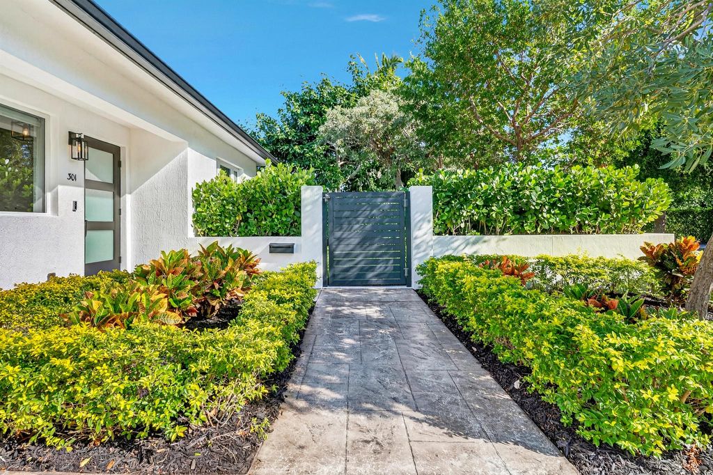Photo of 301 Pilgrim Road, West Palm Beach, FL 33405 (MLS # R11146055)