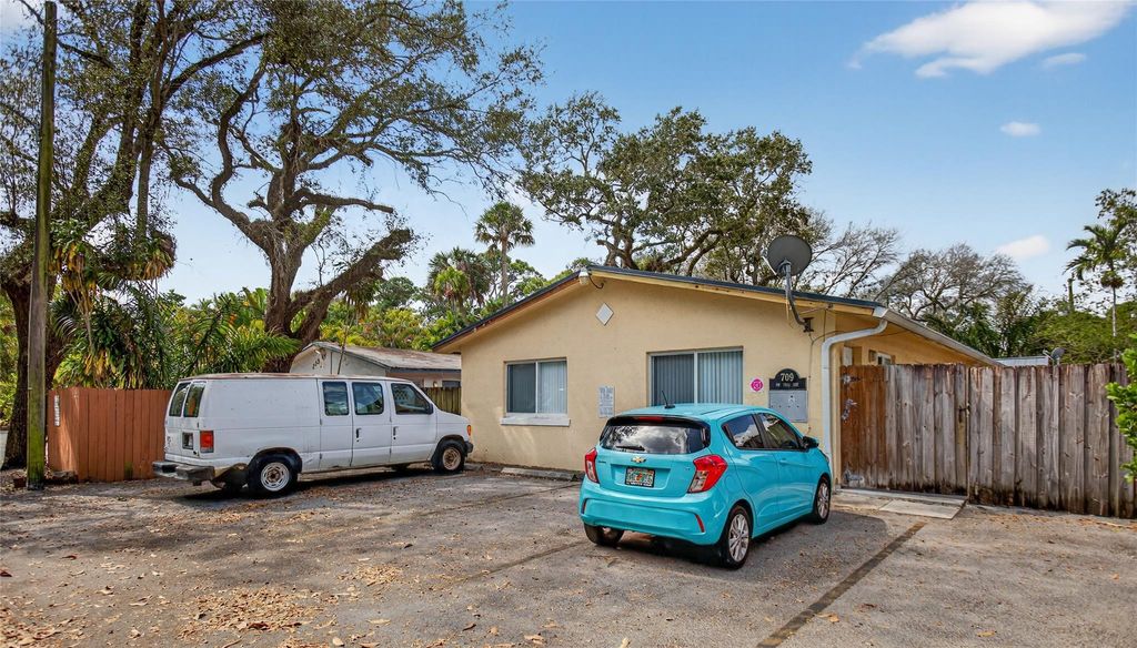 Photo of 709 SW 13th Avenue #4, Fort Lauderdale, FL 33312 (MLS # F10554092)