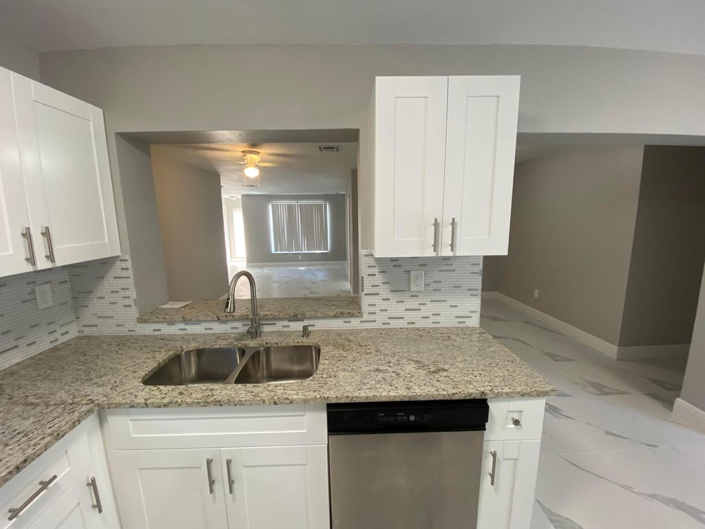 Photo of 175 SE 27th Place, Boynton Beach, FL 33435 (MLS # R11163117)