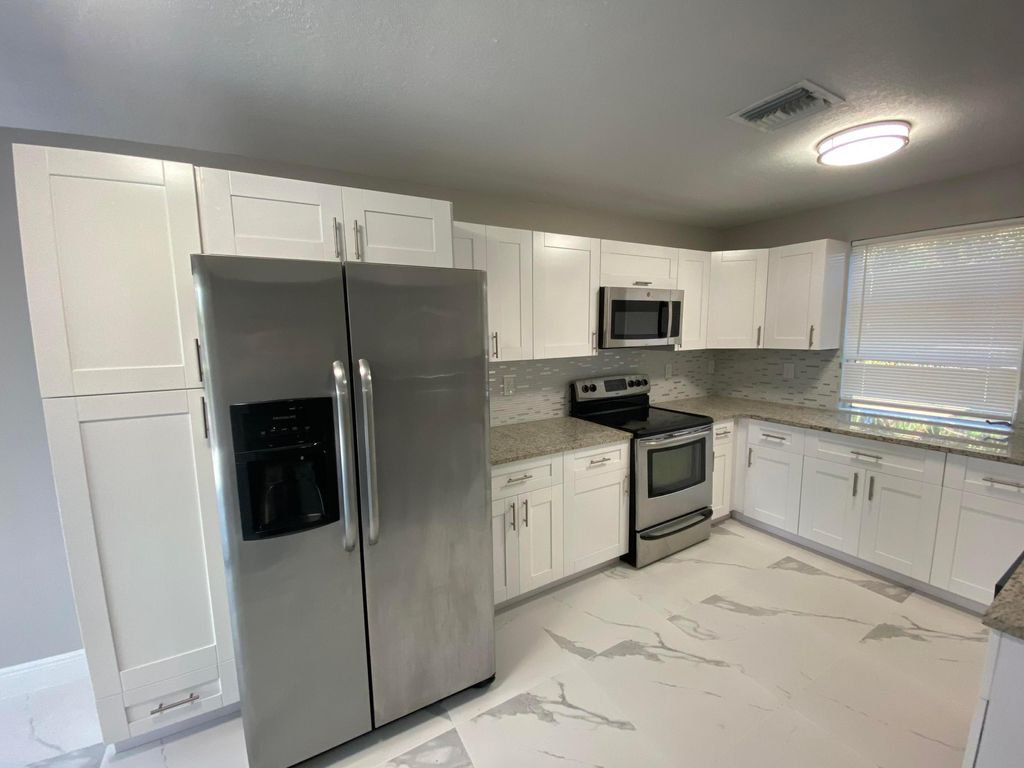 Photo of 175 SE 27th Place, Boynton Beach, FL 33435 (MLS # R11163117)