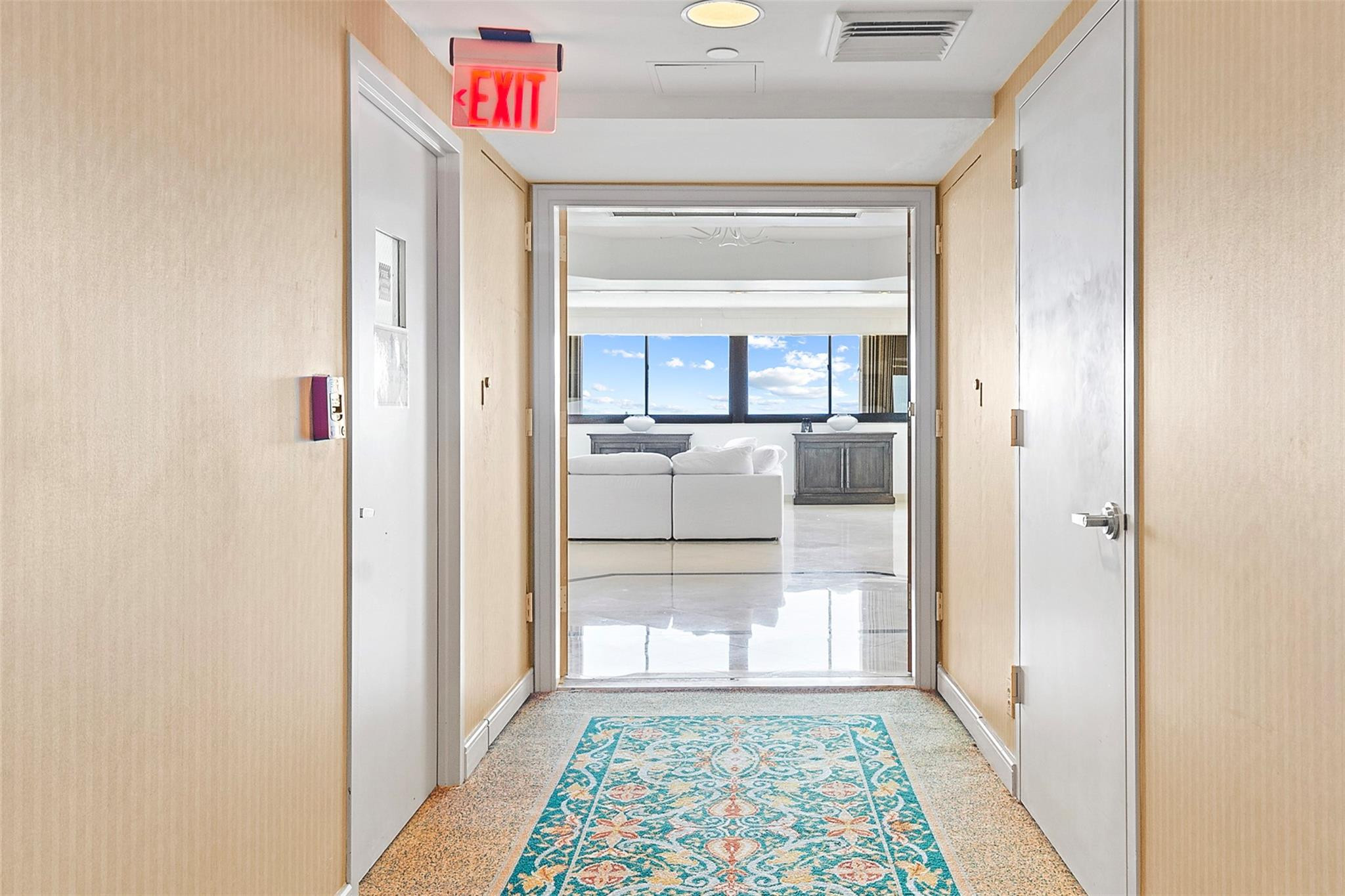 20185 E Country Club Drive 901