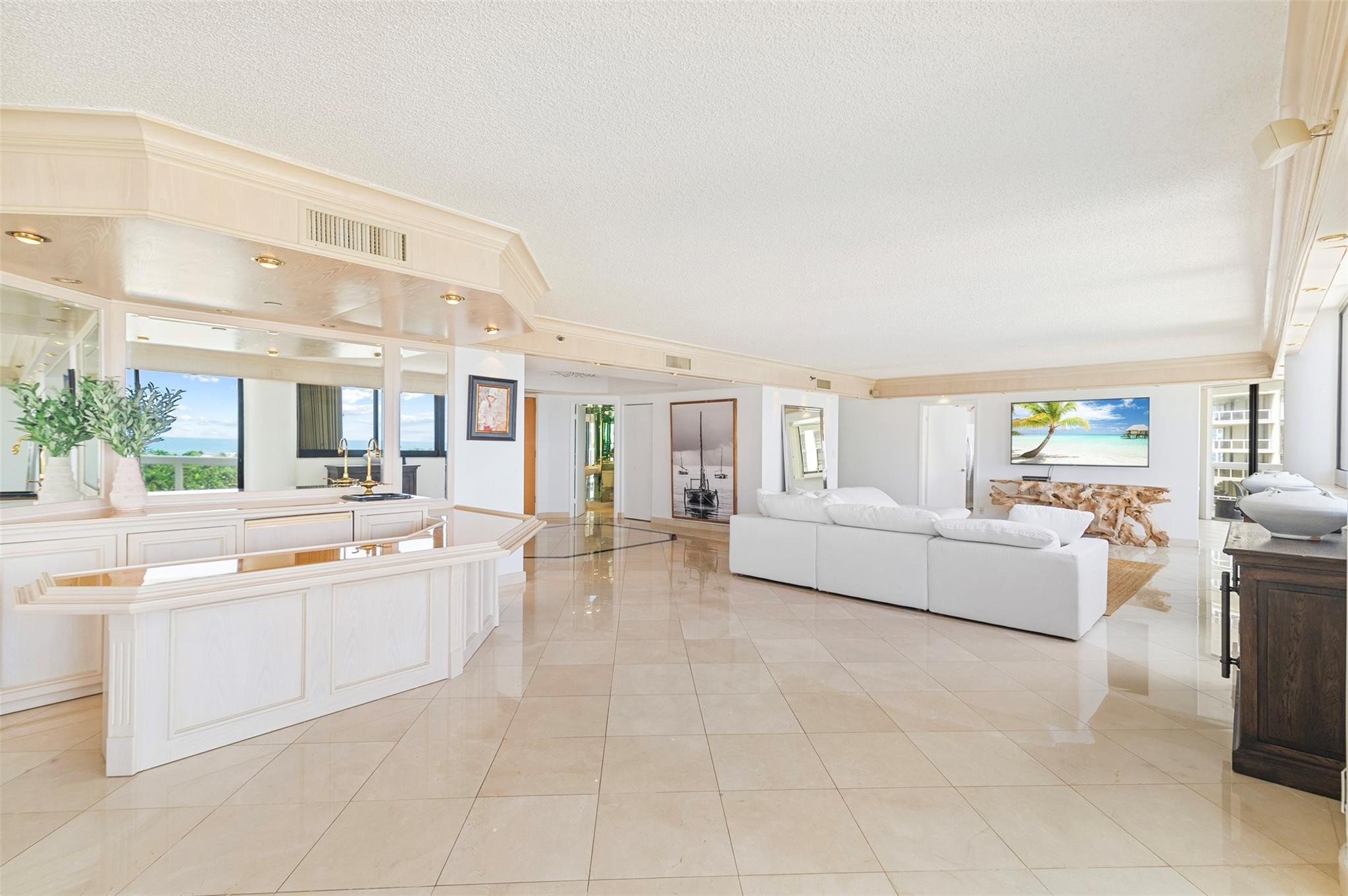 THE LANDMARK CONDO - Residential