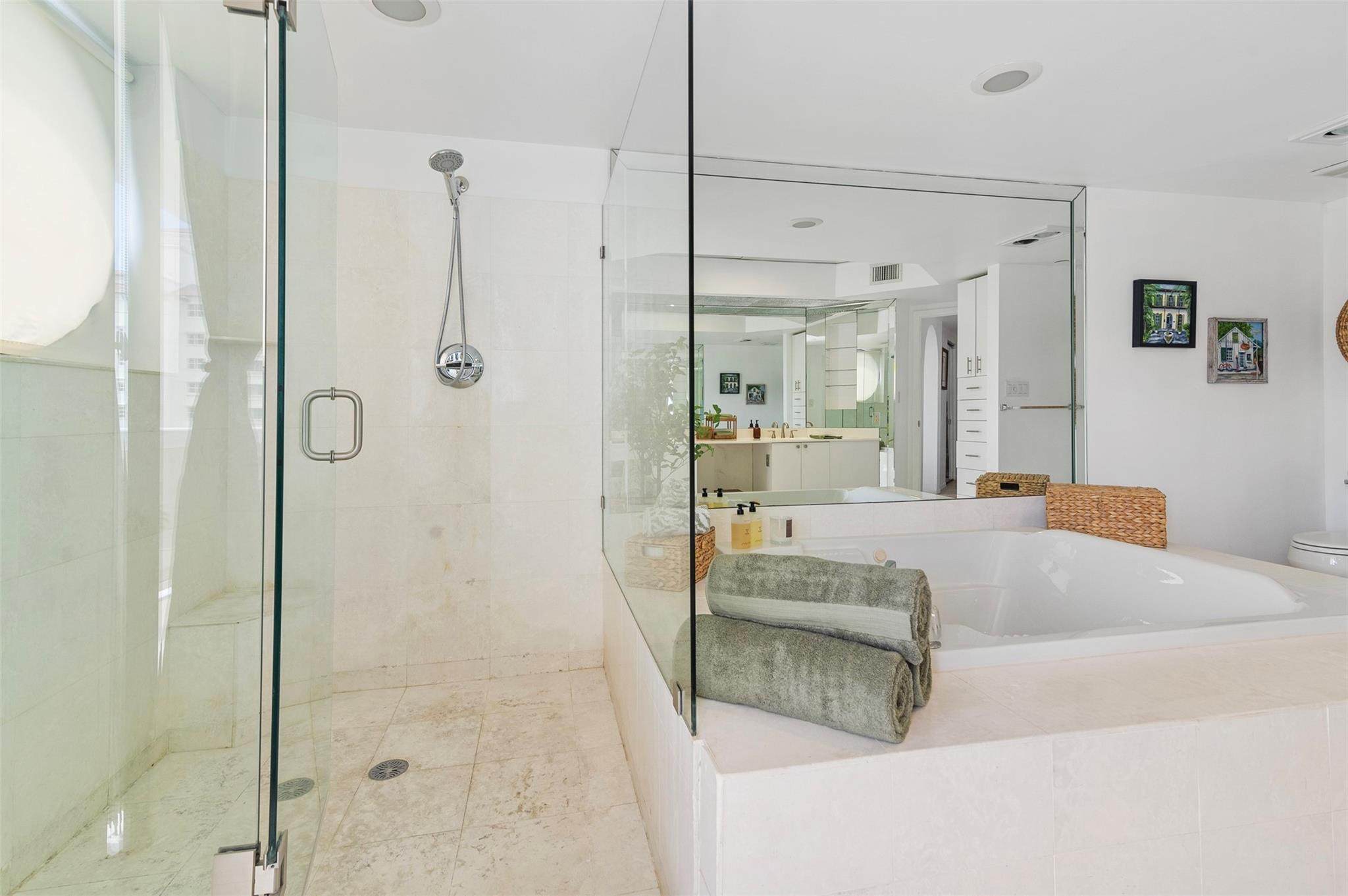 THE LANDMARK CONDO - Residential