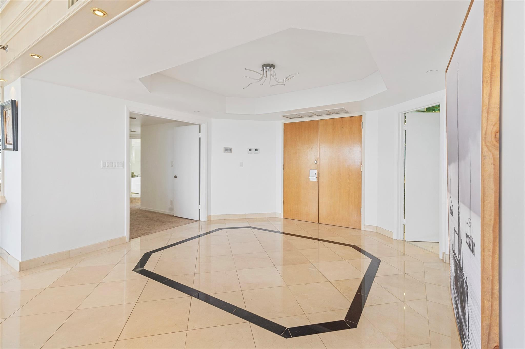 THE LANDMARK CONDO - Residential