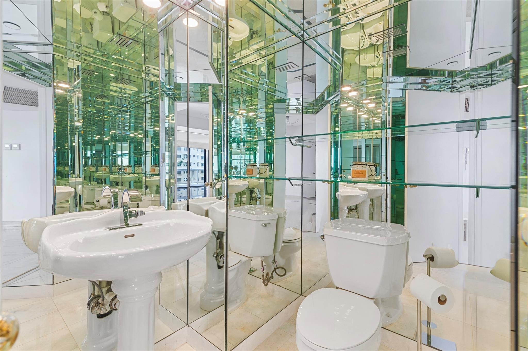 THE LANDMARK CONDO - Residential