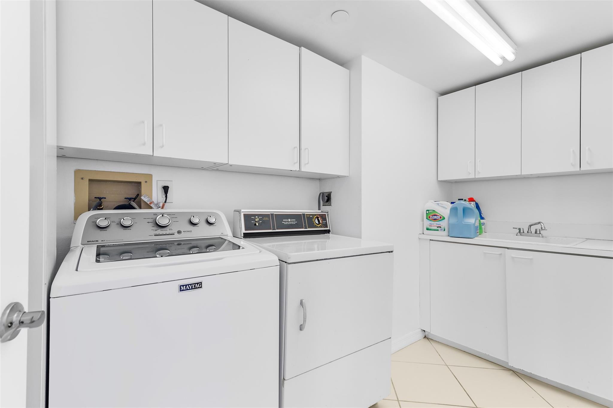 THE LANDMARK CONDO - Residential