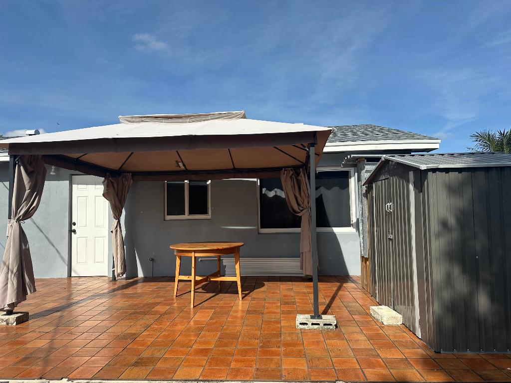 HYPOLUXO RIDGE - Residential Lease