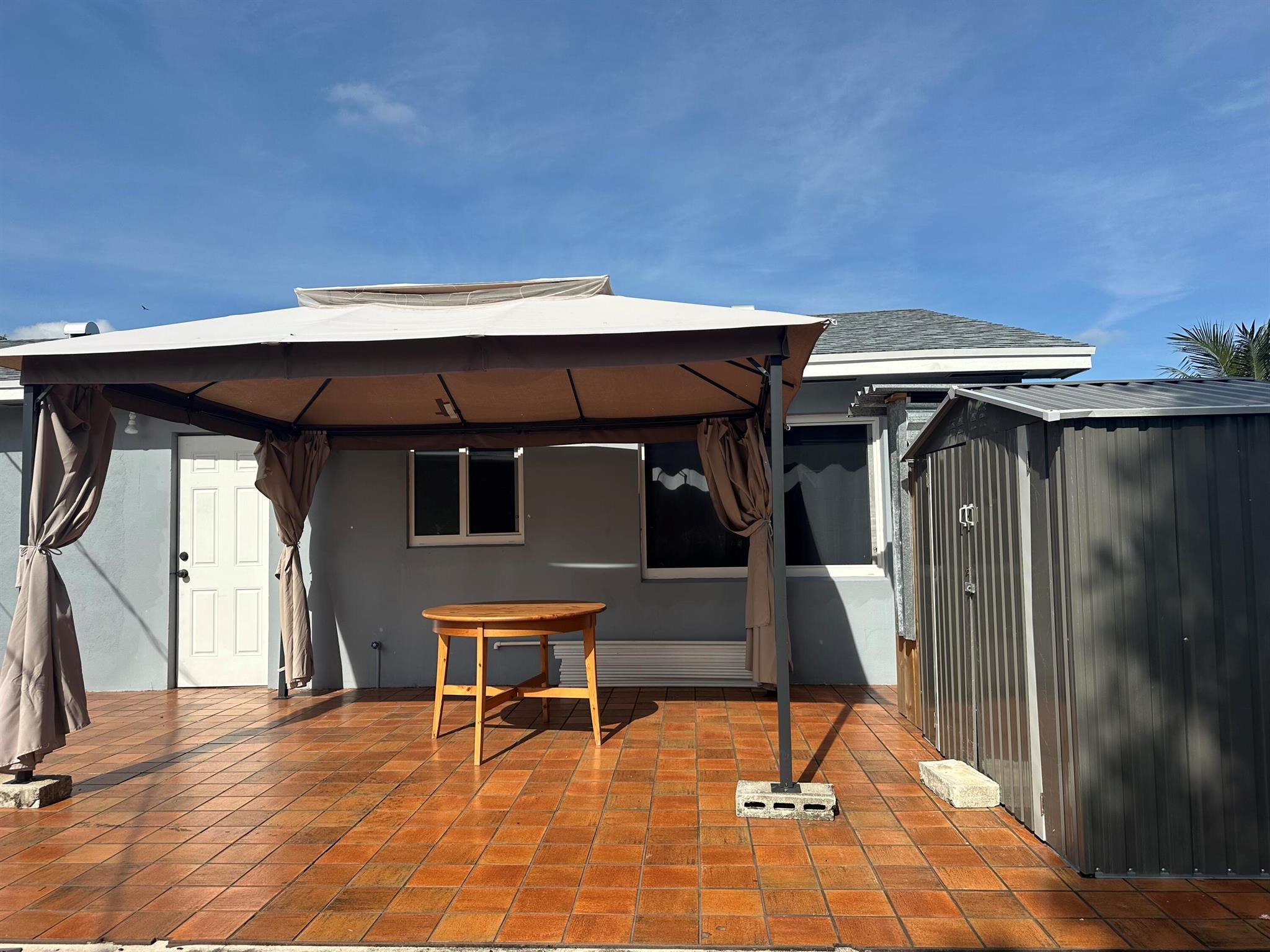 HYPOLUXO RIDGE - Residential Lease