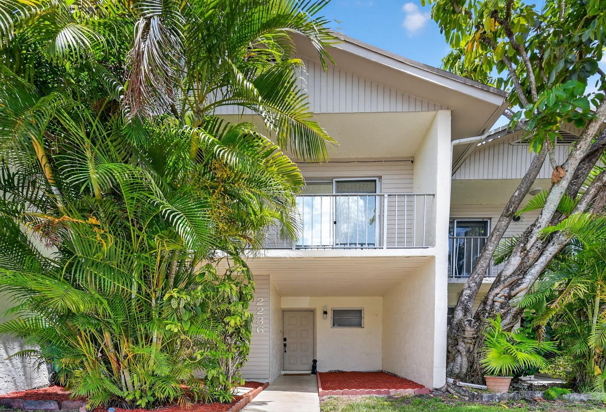 Rarely available town home in Nova Village. Large and spacious living area, with 3 bedrooms 2.5 bath. Featuring a spacious master bedroom with a balcony and walk-in closet. Both guest rooms have shared balcony with an amazing view. Super-low HOA fees. The quiet community has a tennis court and pool- Located near great A rated schools, Broward college, Nova University and FAU. Amazing location near dining and shopping facilities; close access to the 595 expressway.