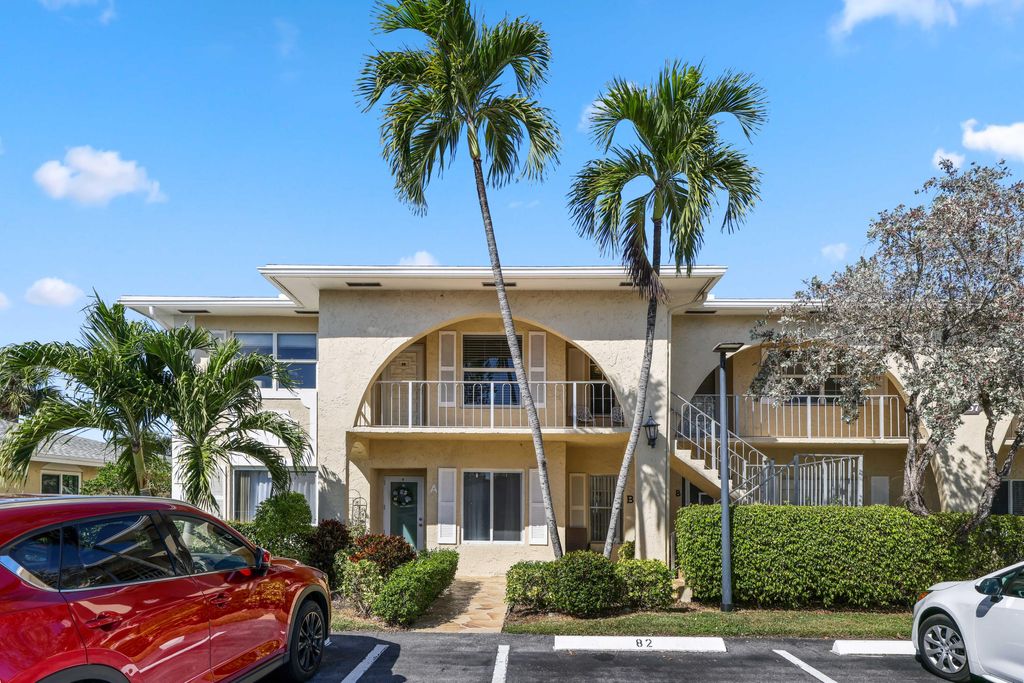 Photo of 13757 Flora Place #E, Delray Beach, FL 33484 (MLS # R11156405)