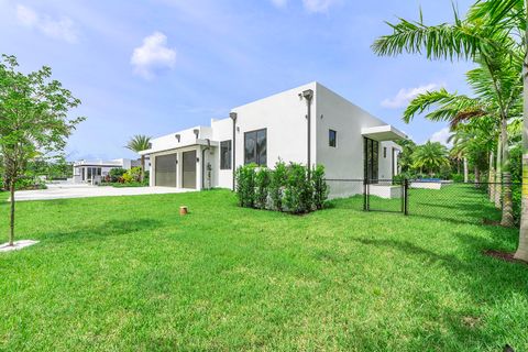Tiny photo for 11781 NW 15th Street, Plantation, FL 33323 (MLS # B26003032)
