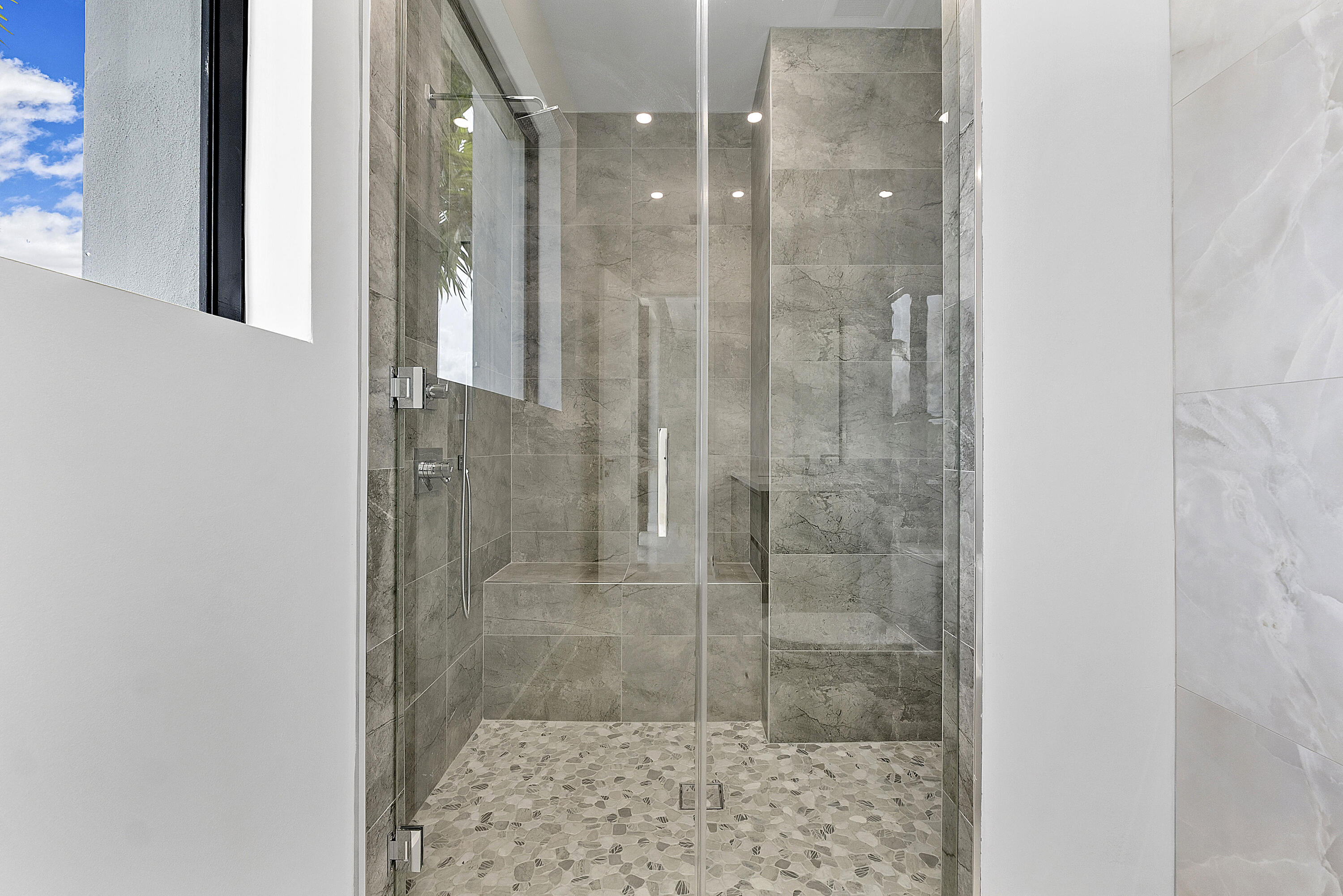 SLS REAL ESTATE 4 - Residential