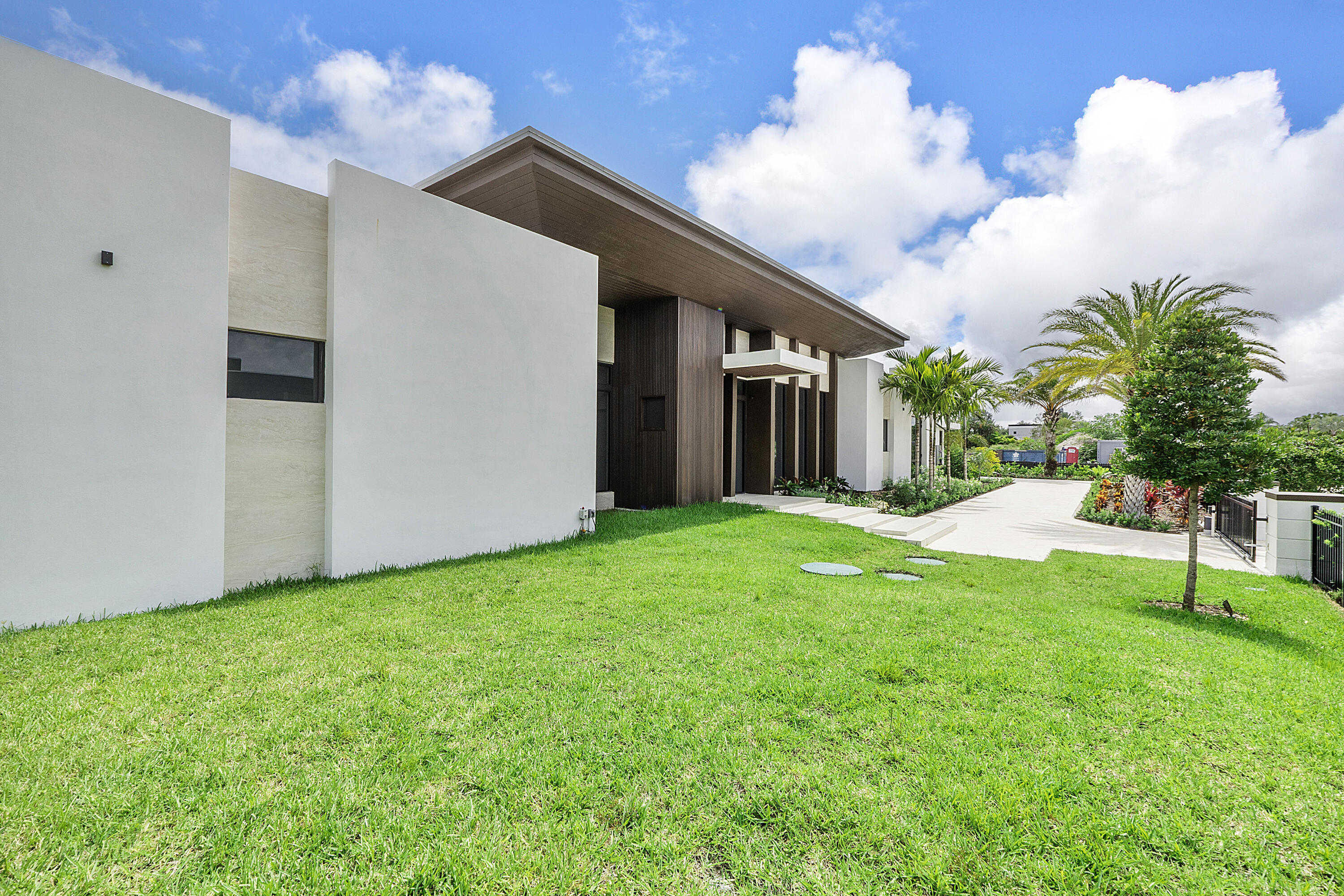 SLS REAL ESTATE 4 - Residential