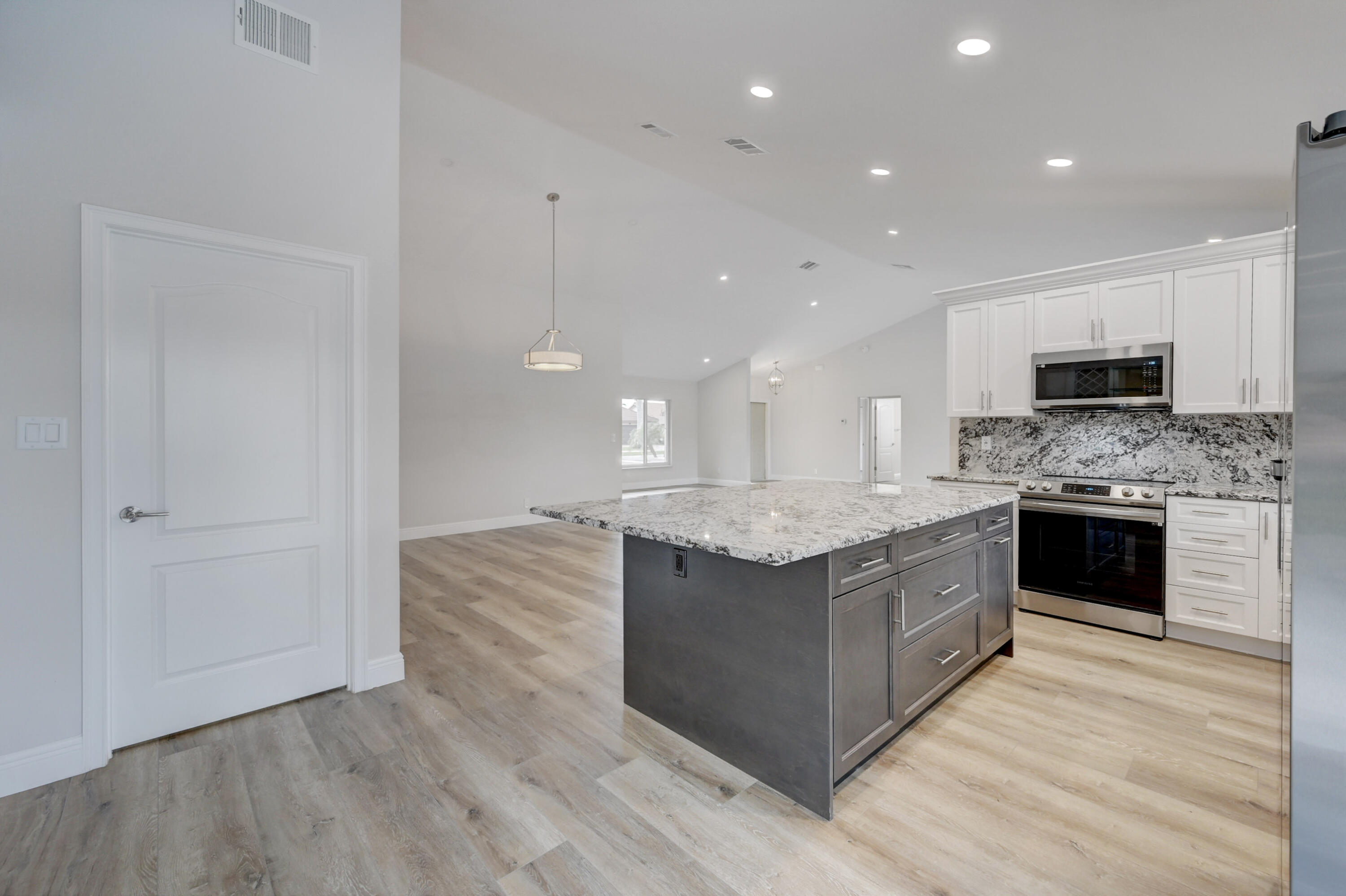 SUN VALLEY 2 - Residential Lease