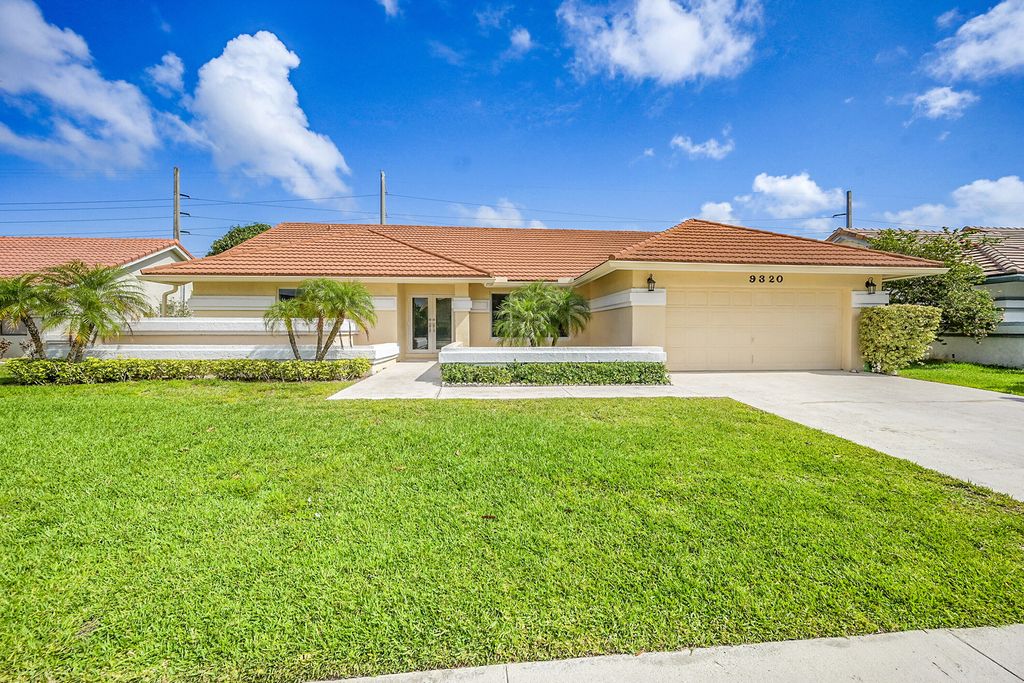Photo of 9320 Sun Pointe Drive, Boynton Beach, FL 33437 (MLS # R11166110)