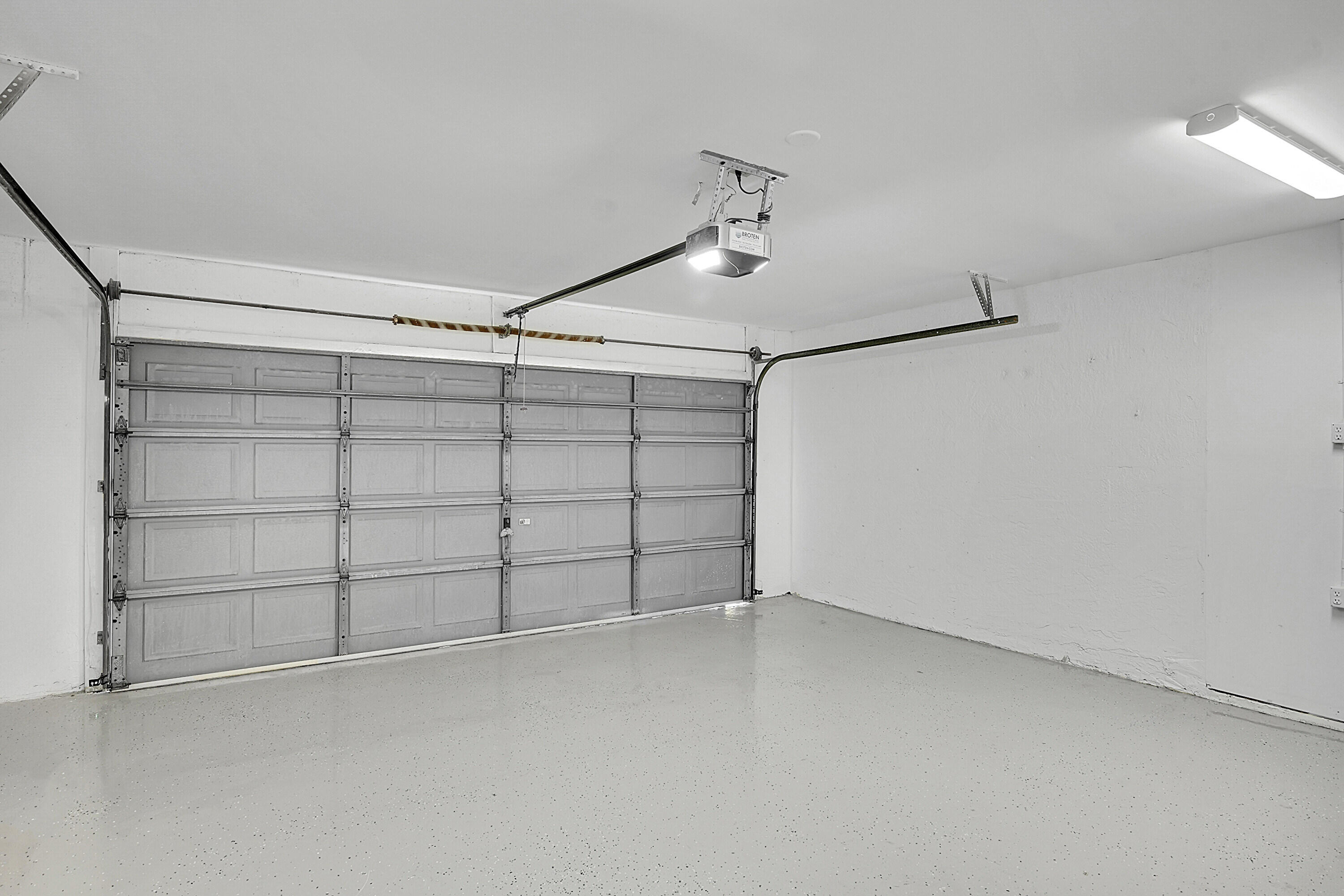 SUN VALLEY 2 - Residential Lease