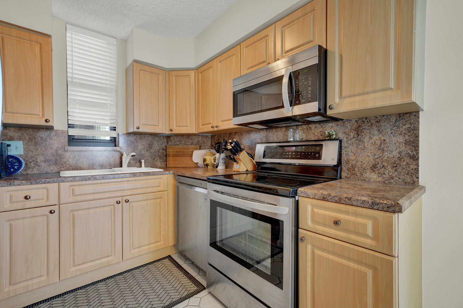 POMPANO ATLANTIS - Residential