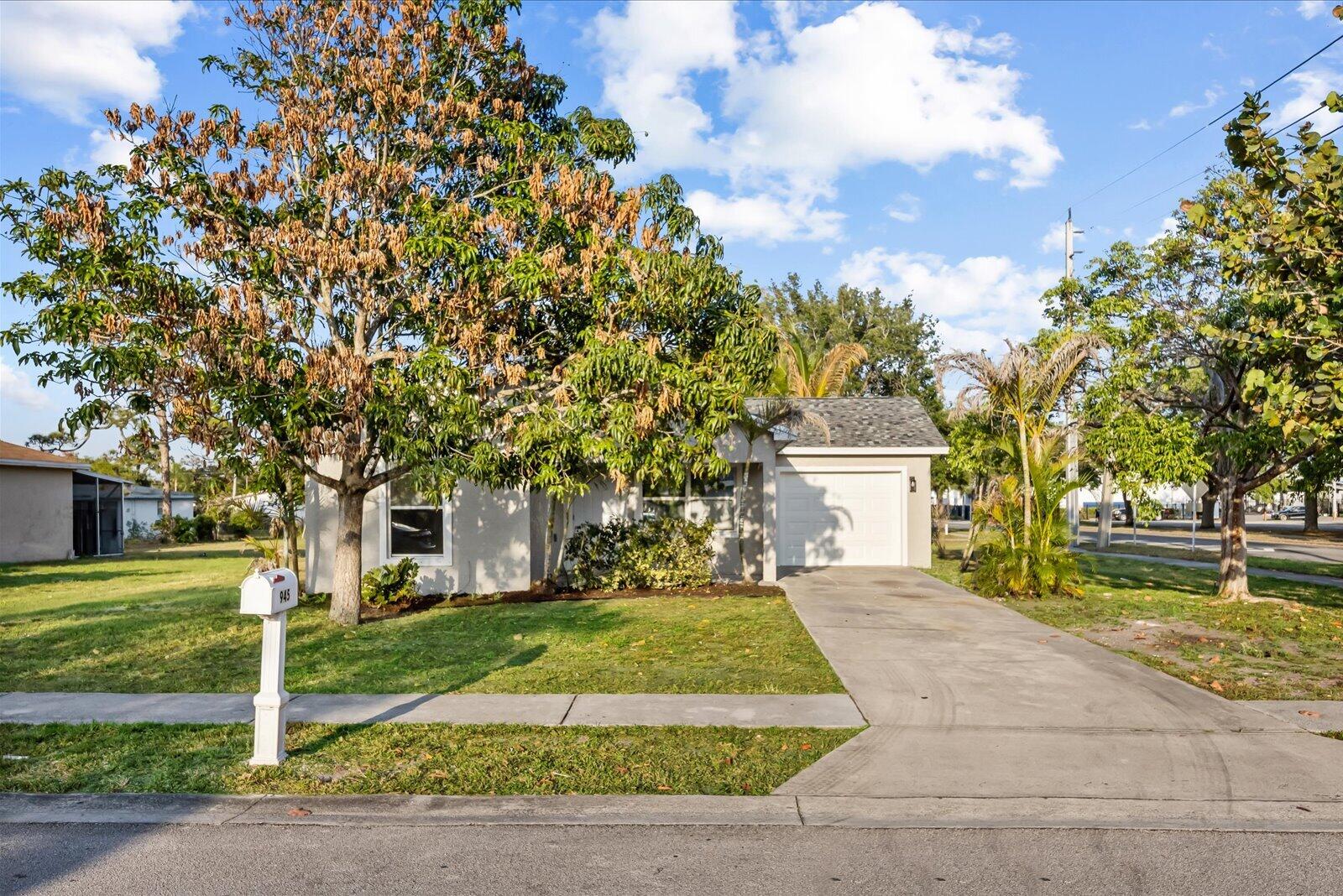 945 SE Forrest Park Drive