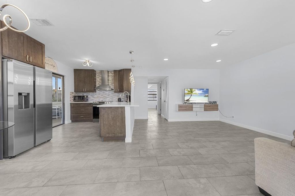 Photo of 234 Capri E, Delray Beach, FL 33484 (MLS # R11092248)