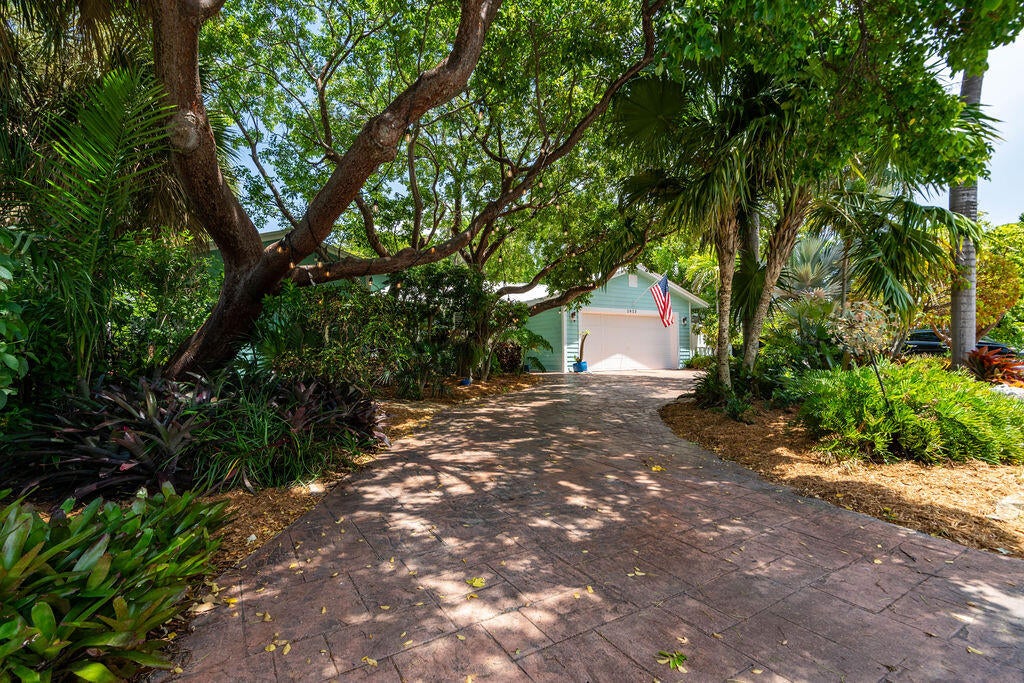 2823 NE 35TH Court