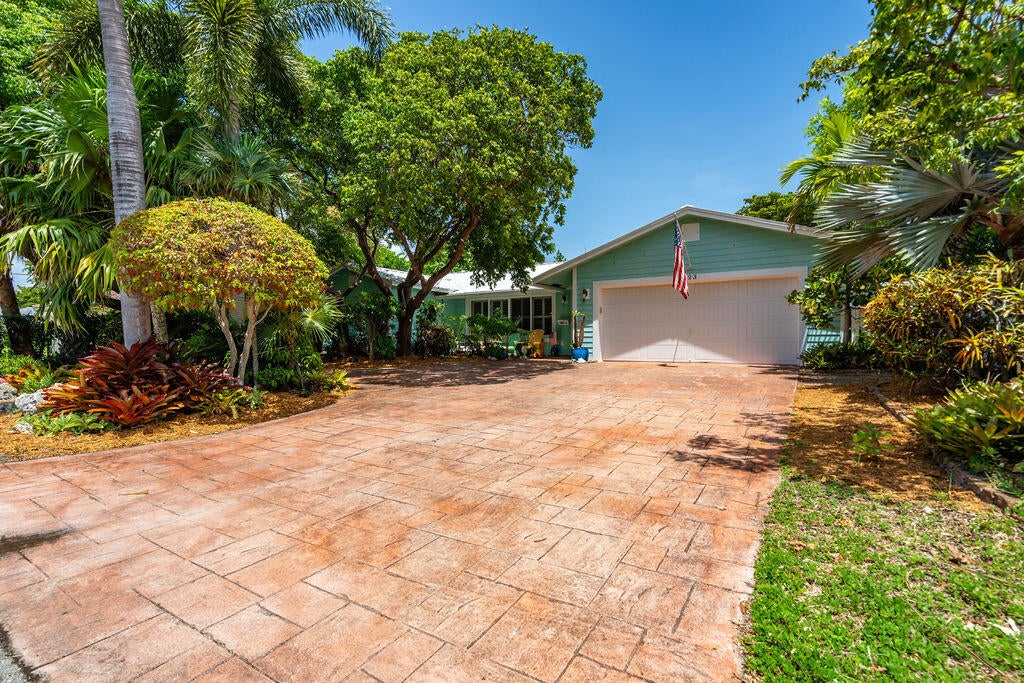 Photo of 2823 NE 35TH Court, Lighthouse Point, FL 33064 (MLS # B26065204)