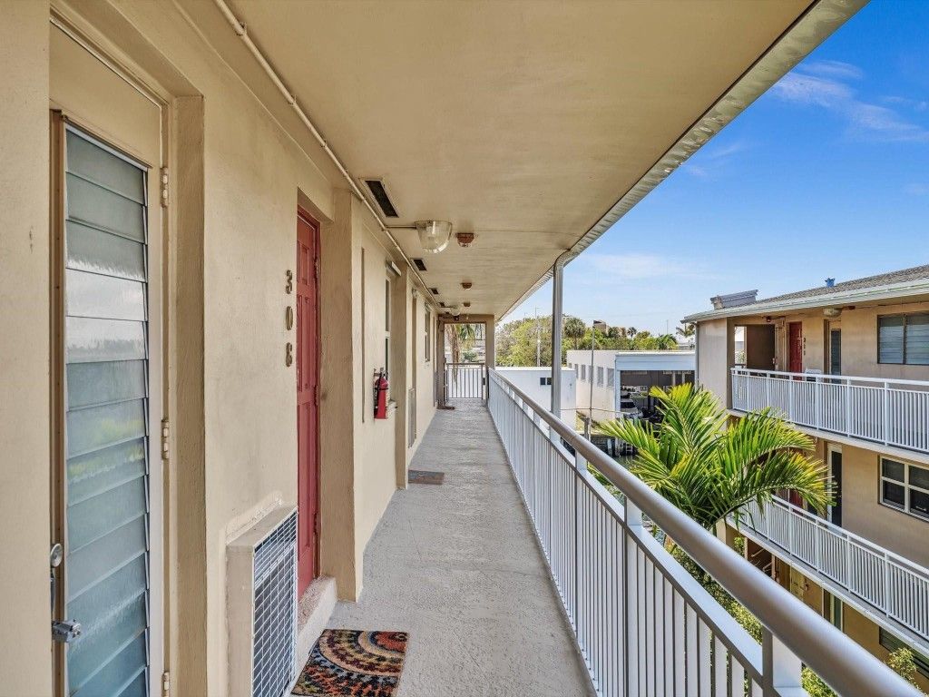 Photo of 1510 SE 15th Street #308, Fort Lauderdale, FL 33316 (MLS # F10504905)