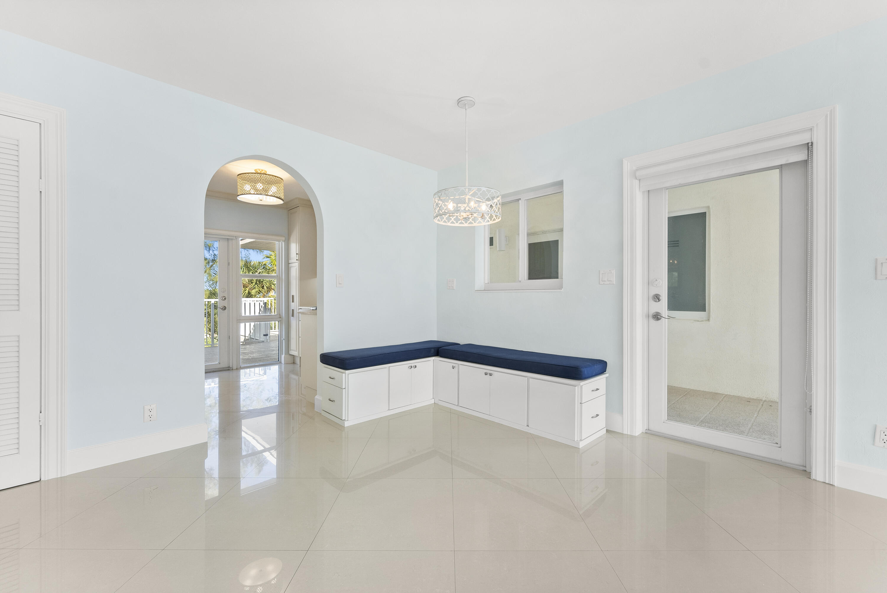 SHORELAND - Residential