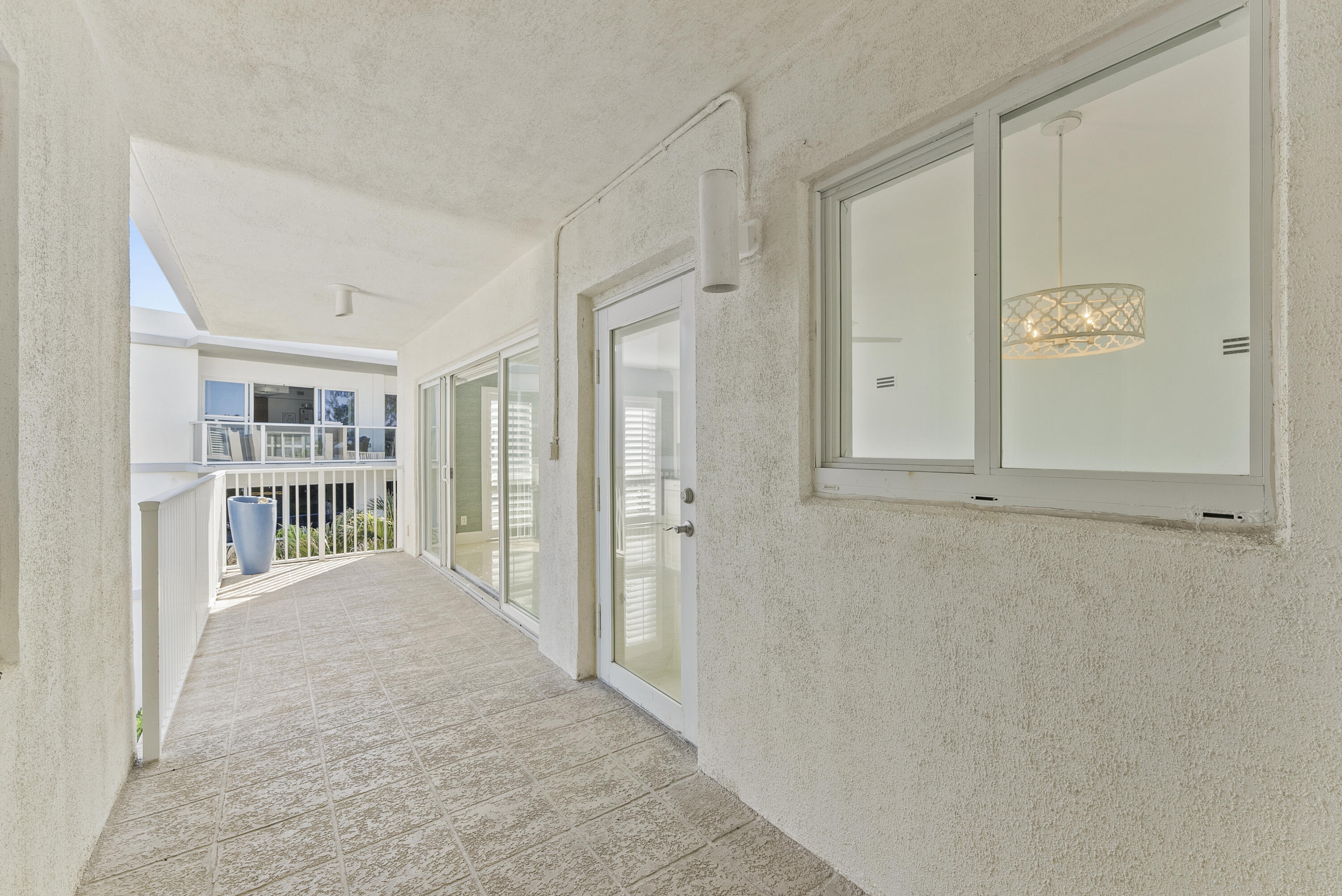 SHORELAND - Residential