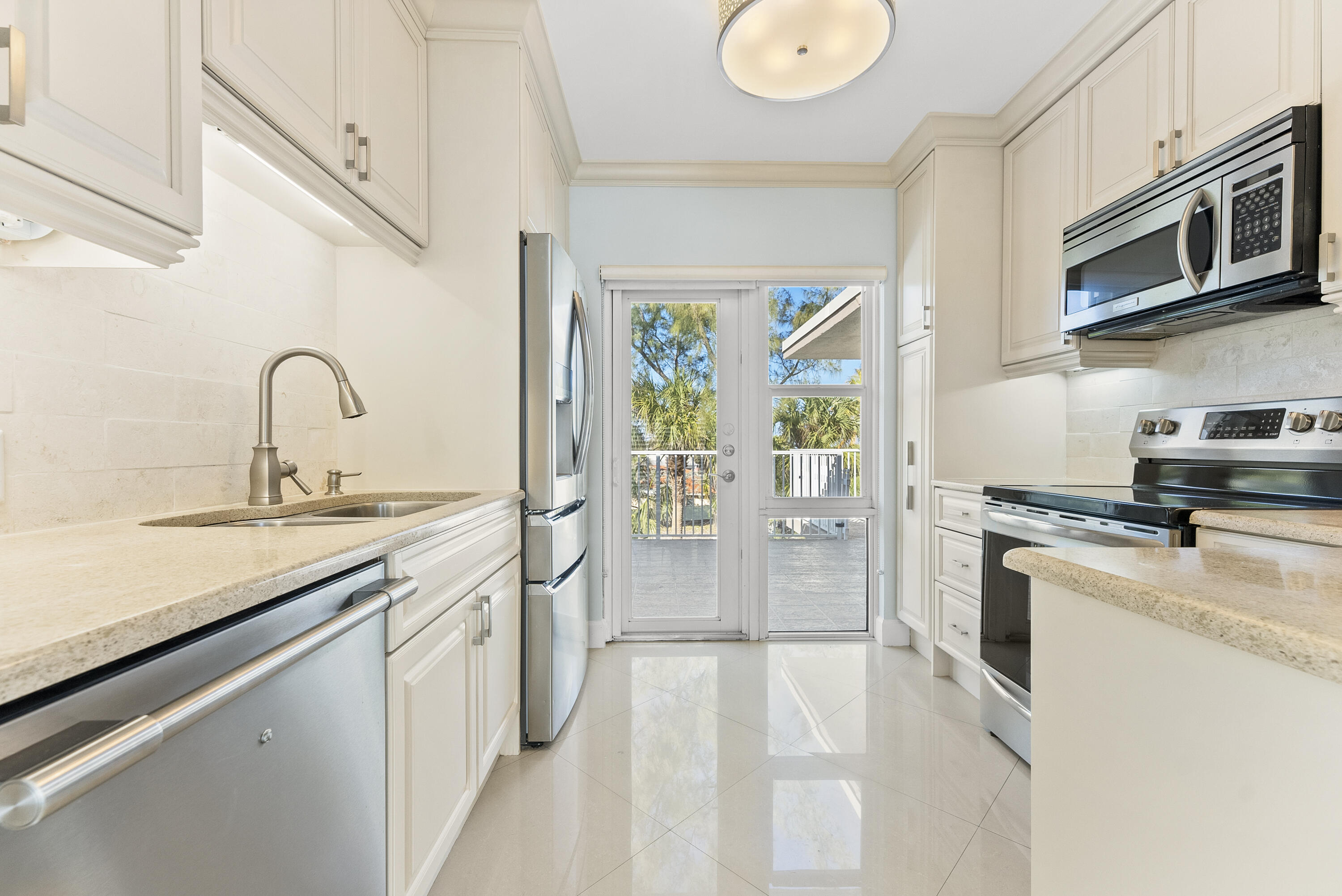 SHORELAND - Residential