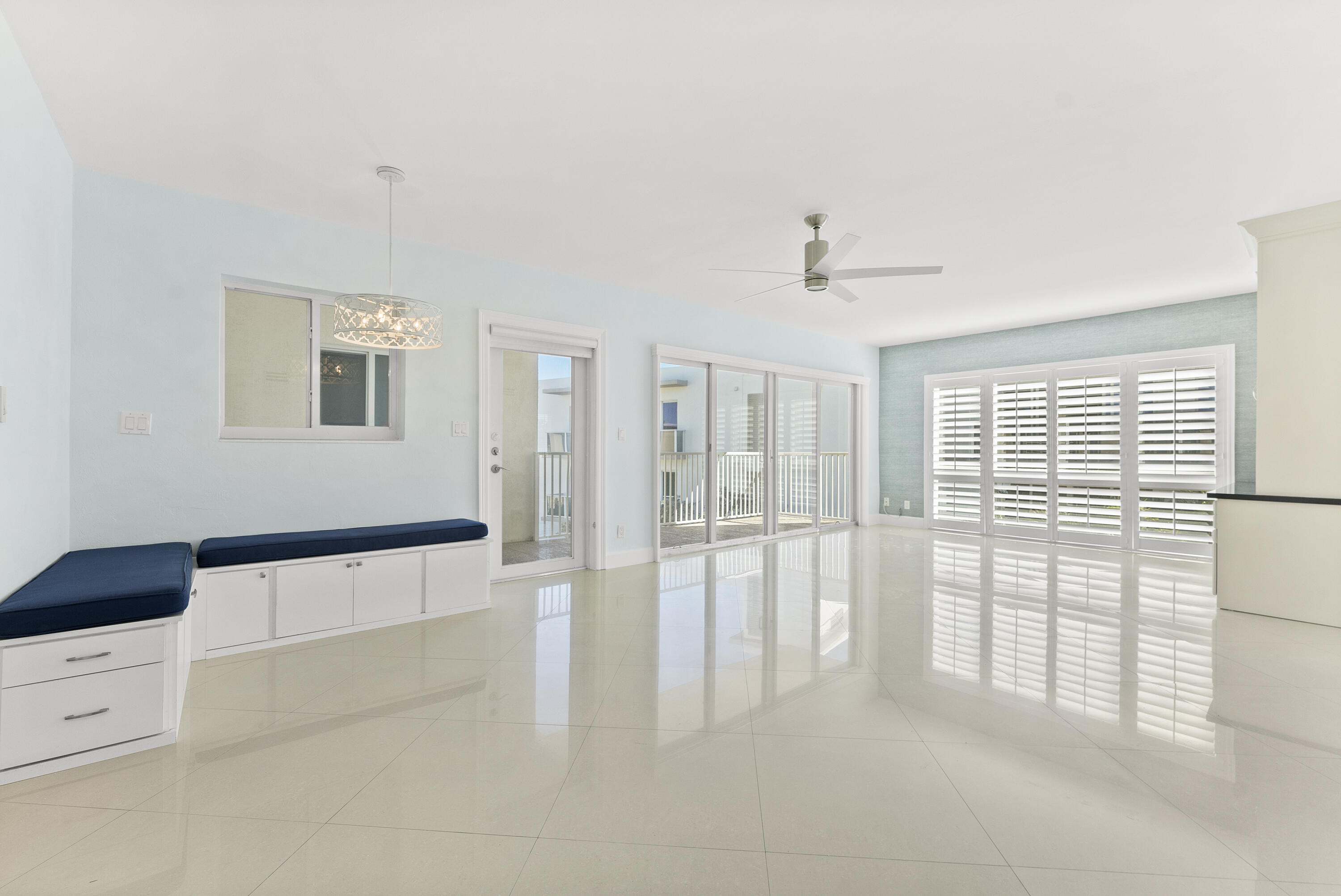 SHORELAND - Residential