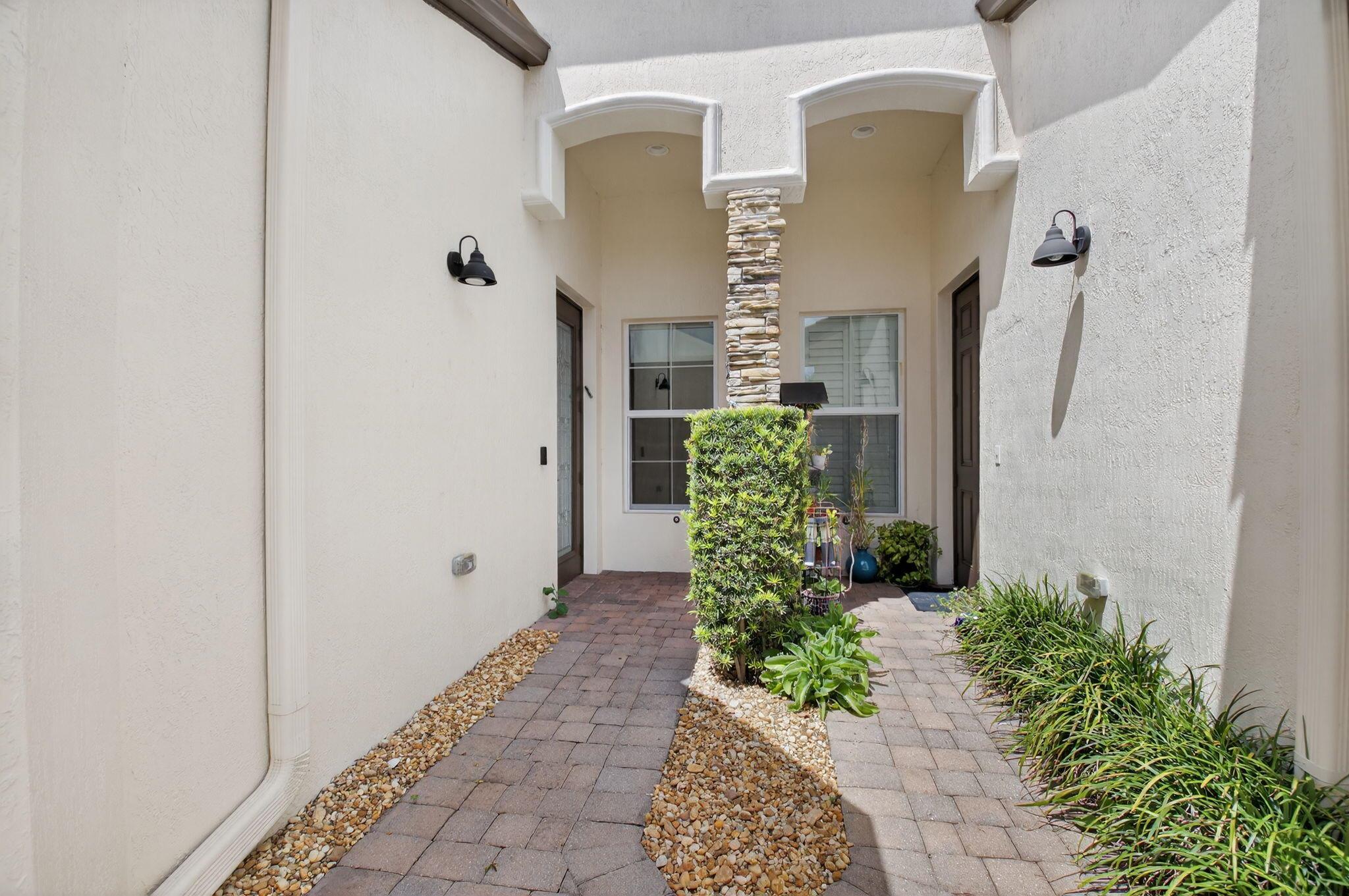 14907 Amerina Way