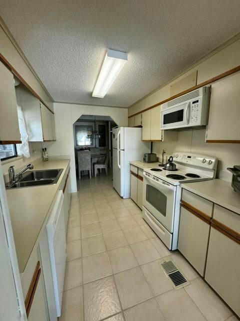 Spanish Lakes Country Clu - Residential