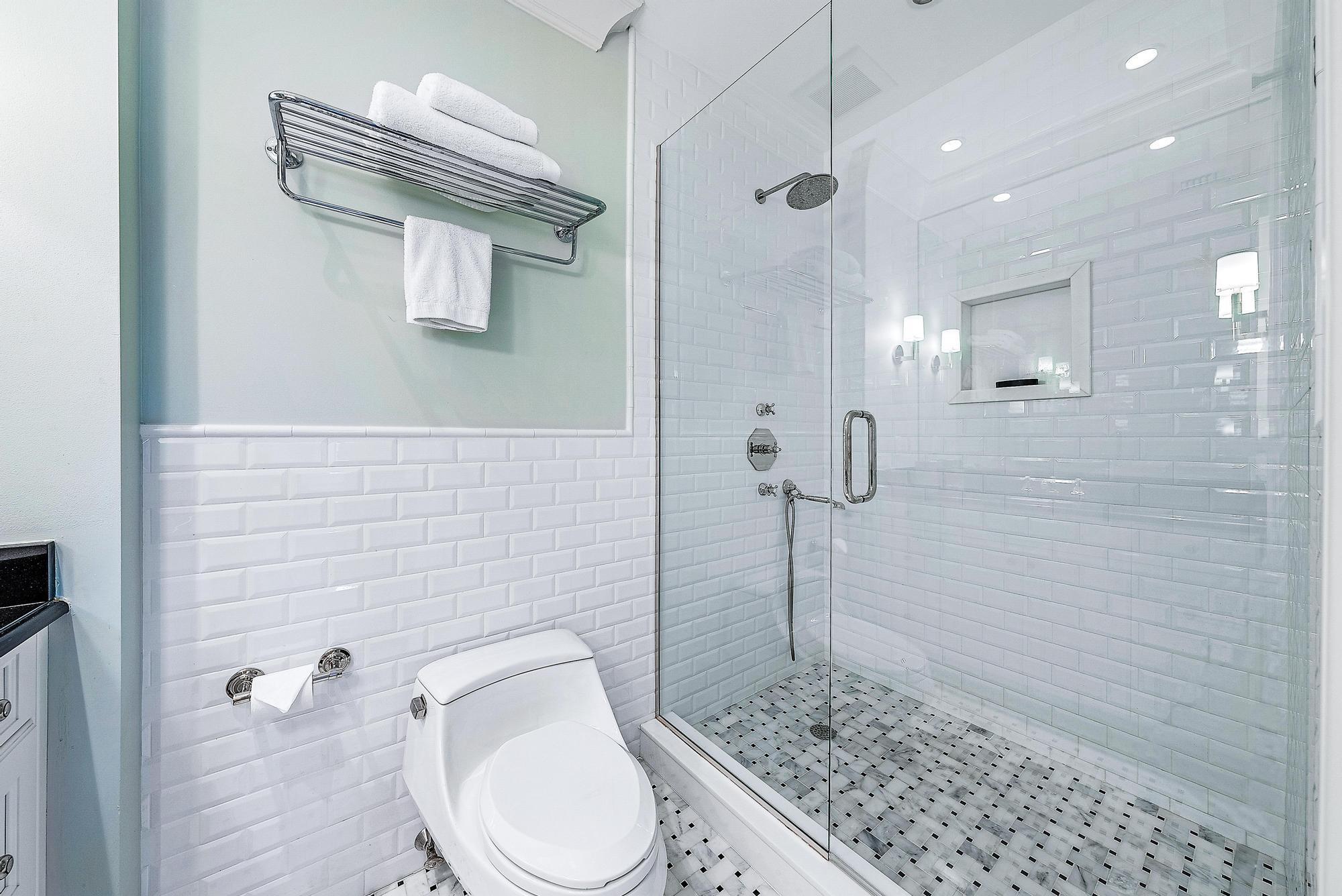 ROOTS - Residential Lease