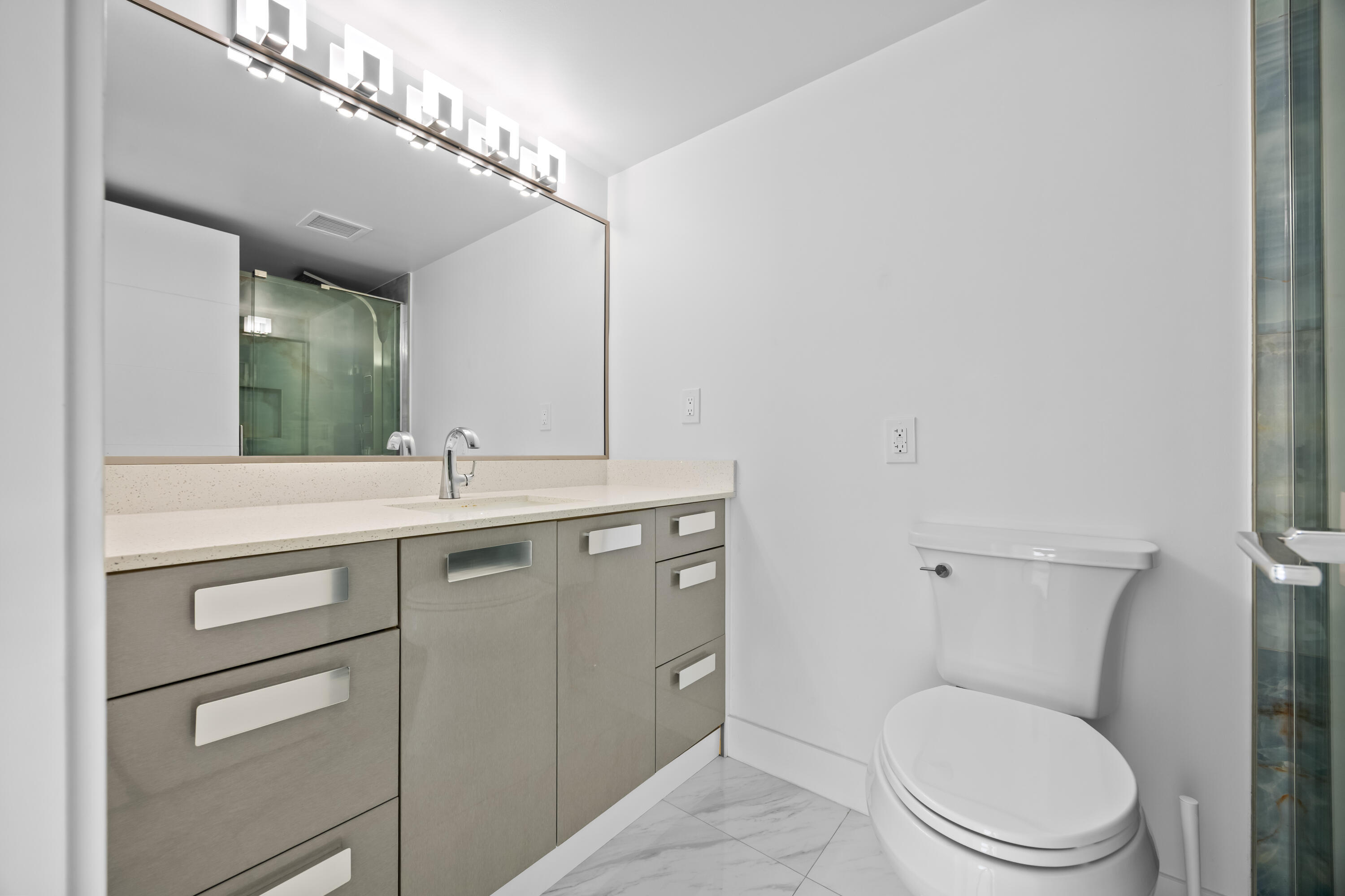 GOLDEN SURF TOWERS CONDO - Residential Lease