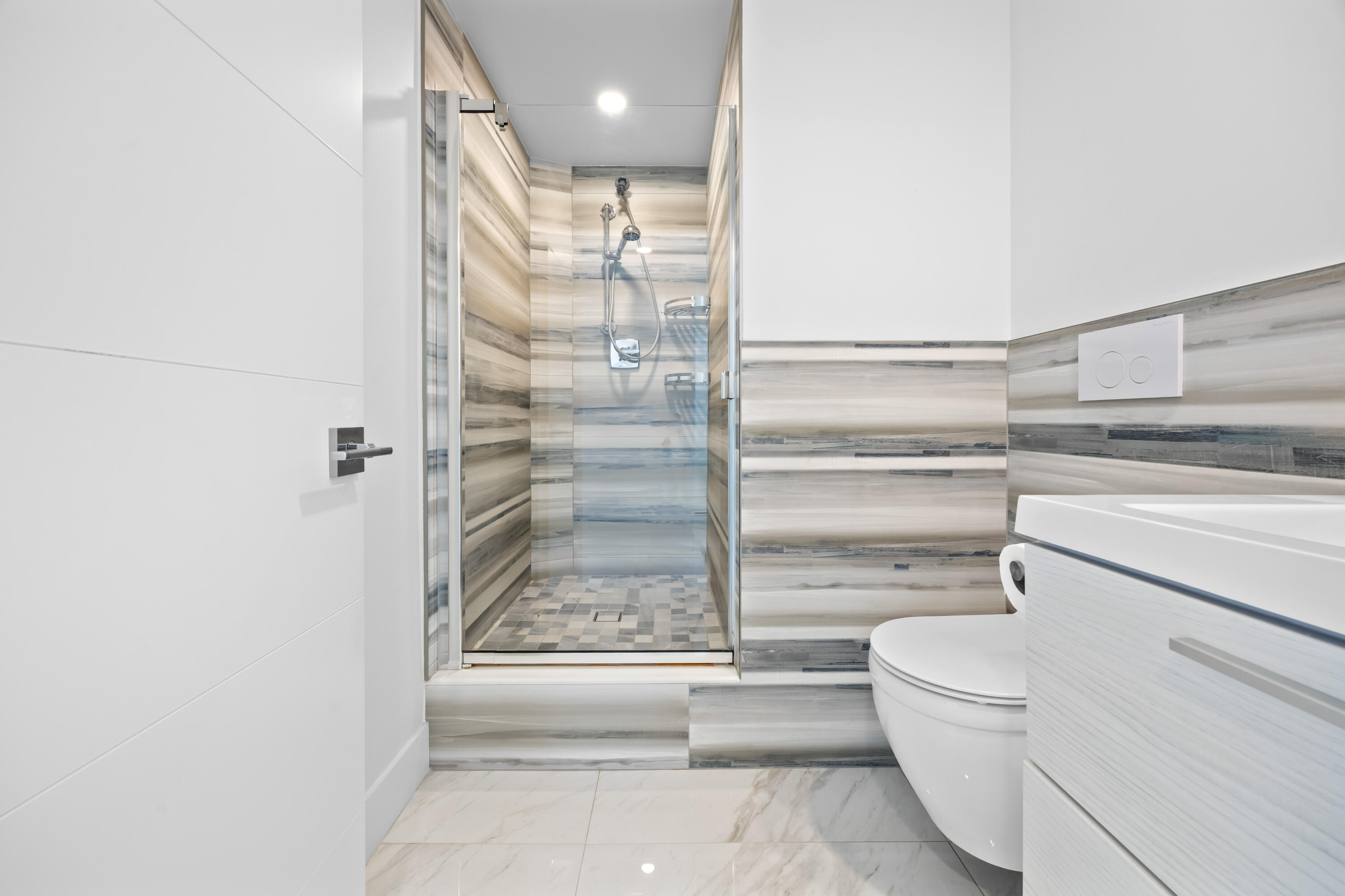 GOLDEN SURF TOWERS CONDO - Residential Lease