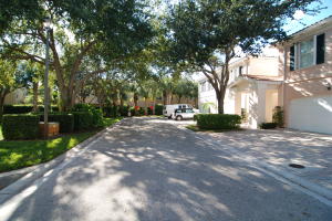 TEQUESTA OAKS - Residential