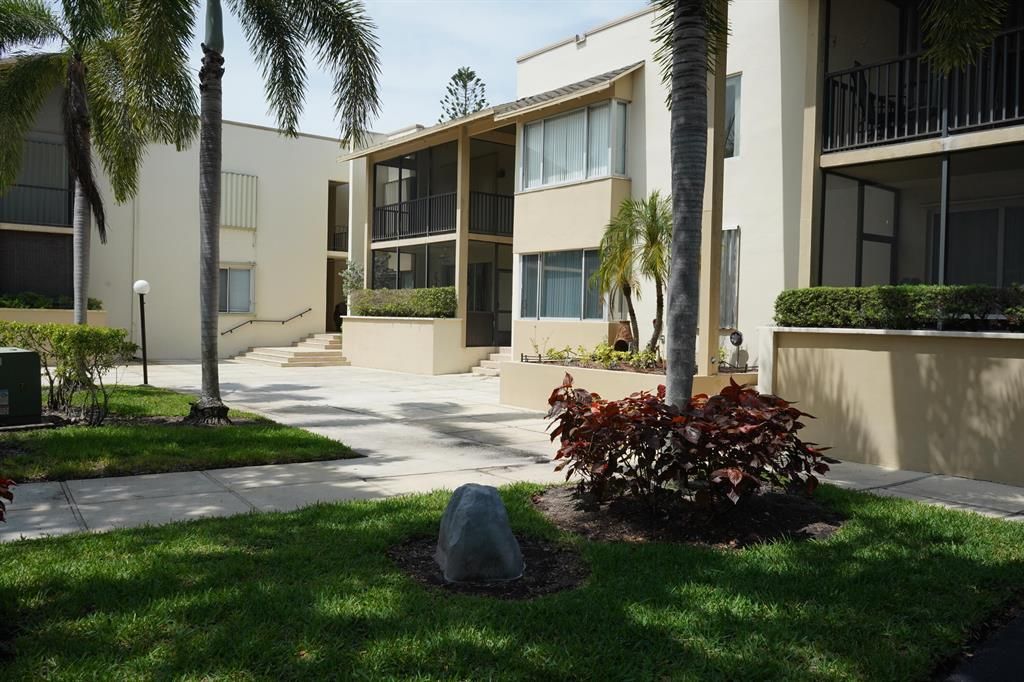 Photo of 11811 Avenue Of The Pga Avenue #1-1f, Palm Beach Gardens, FL 33418 (MLS # R10893637)