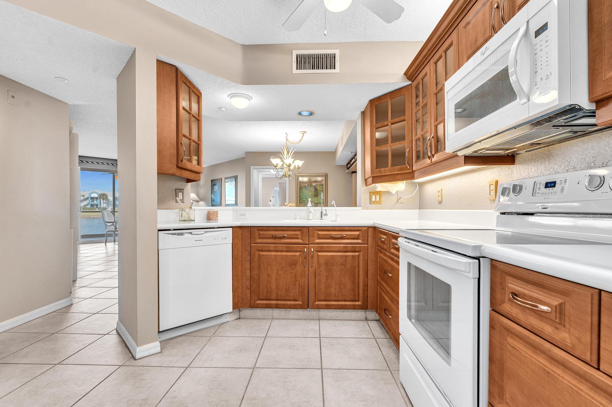 WELDON CONDOMINIUM F - Residential