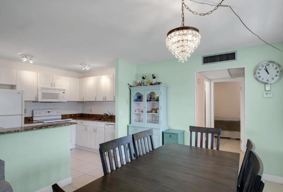 KINGS POINT FLANDERS COND - Residential